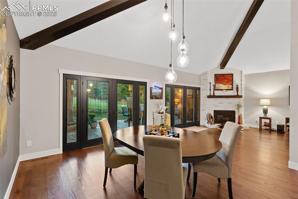 Image 9 of 35: Dining Area