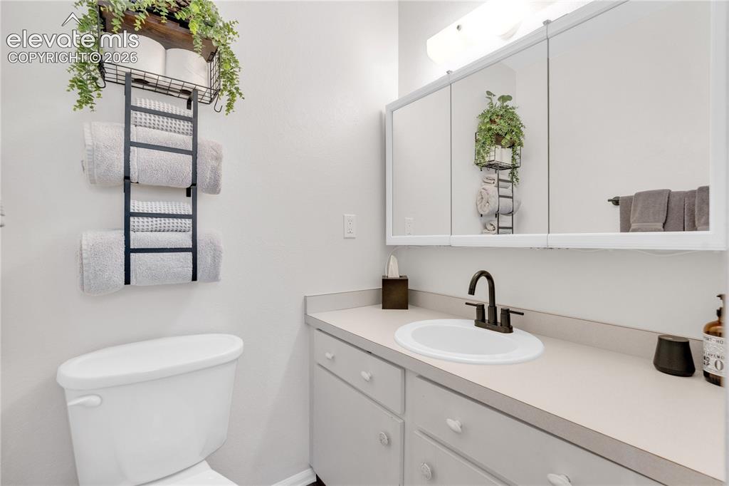 Image 14 of 30: Primary en-suite bathroom