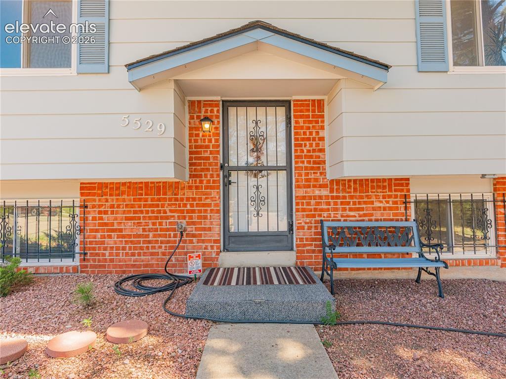 Image 3 of 30: Front Entry