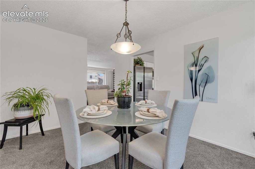 Image 9 of 30: Dining room
