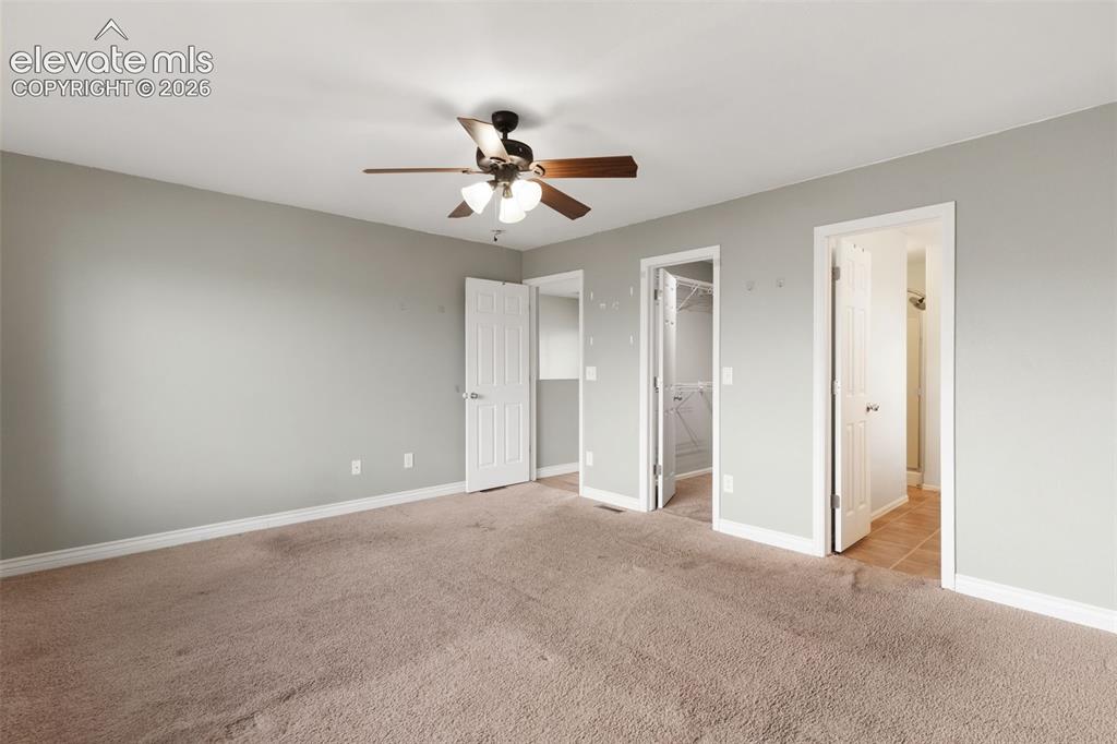 Image 14 of 35: Bedroom