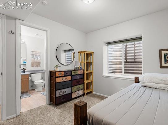 Image 18 of 27: Bedroom