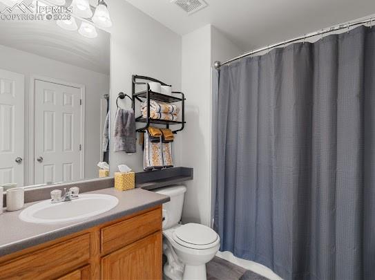 Image 19 of 27: Lower 3/4 En Suite Bath