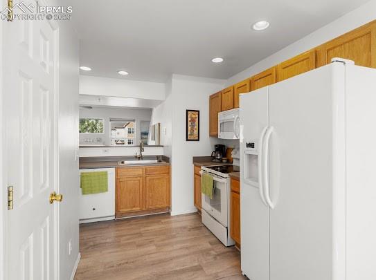 Image 3 of 27: Kitchen