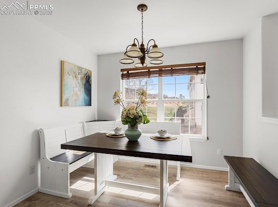 Image 7 of 27: Dining Area