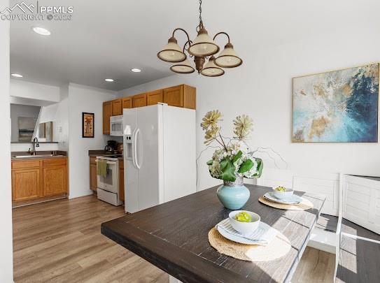 Image 8 of 27: Dining Area