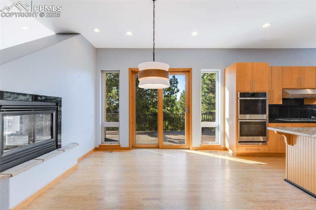 Image 14 of 49: Dining Area