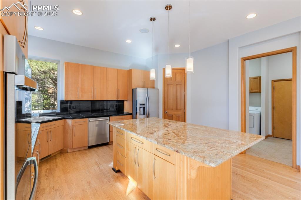 Image 18 of 49: Kitchen