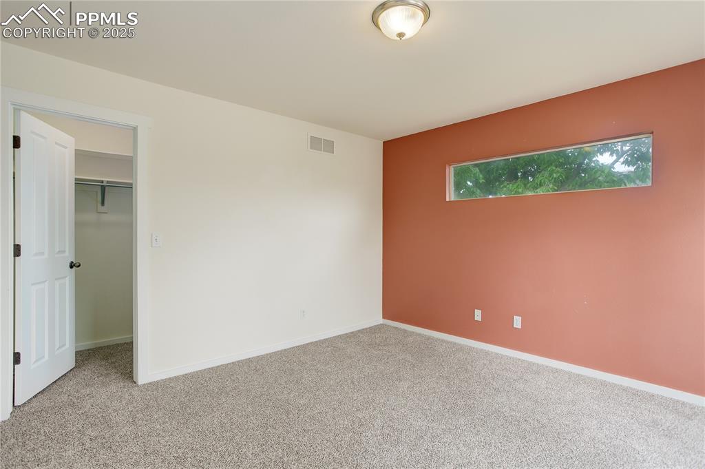 Image 14 of 22: Bedroom