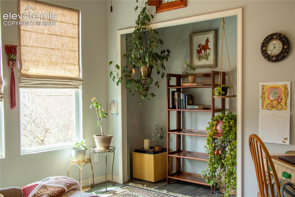 Image 10 of 49: Sitting Room