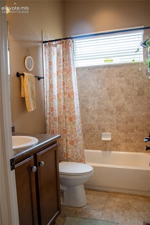 Image 11 of 49: Bathroom