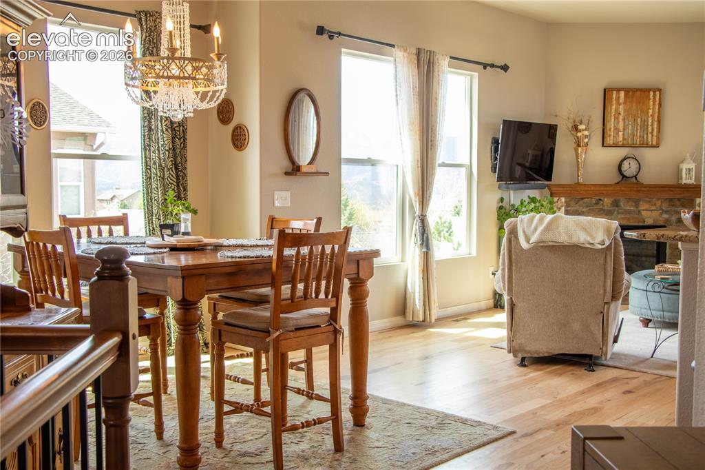 Image 15 of 49: Dining Area