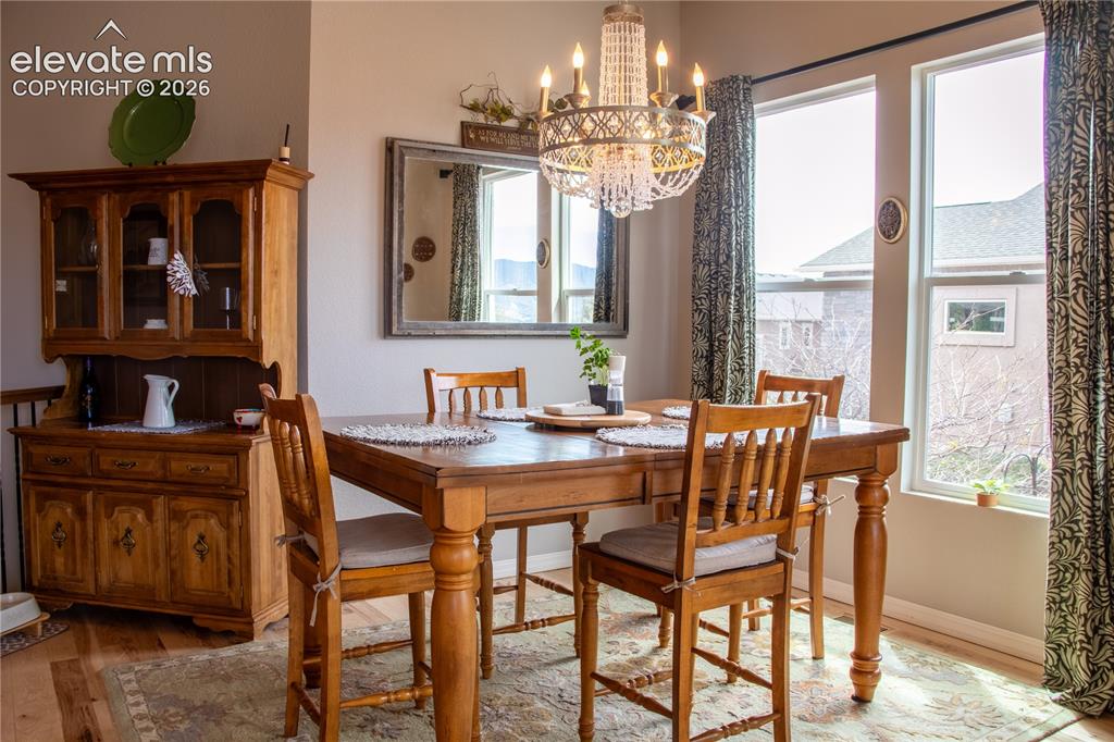 Image 16 of 49: Dining Area