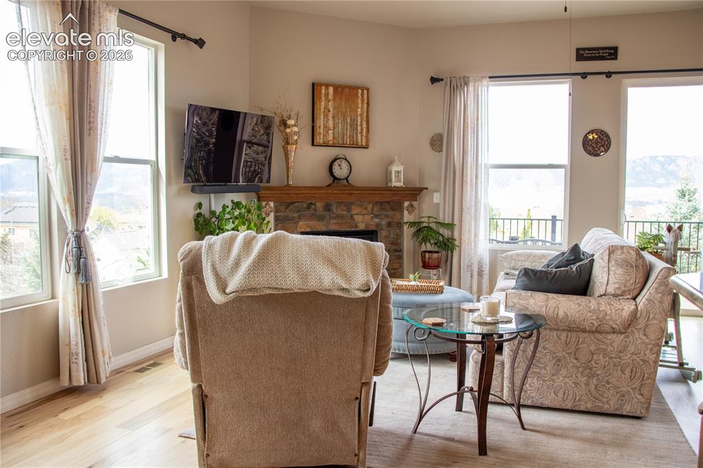 Image 17 of 49: Living Room