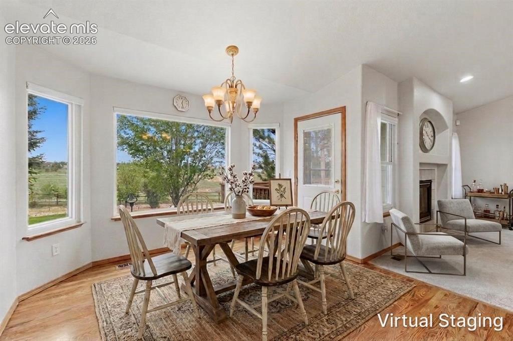 Image 19 of 50: Dining Area