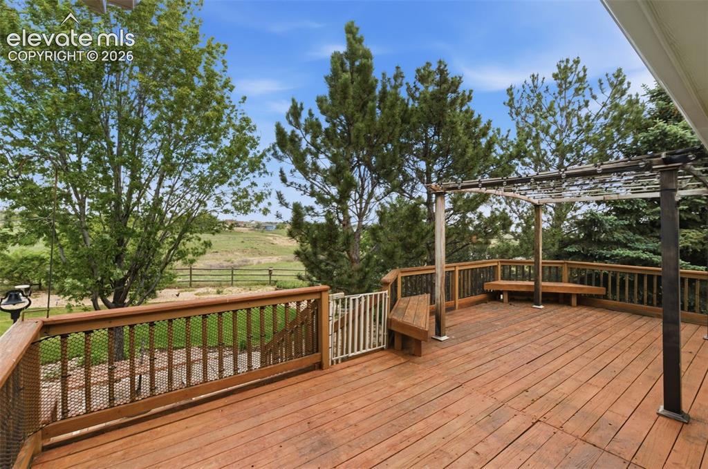 Image 43 of 50: Deck