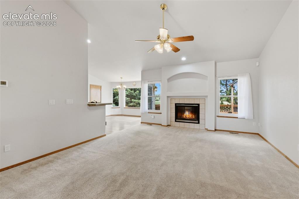 Image 8 of 50: Living Room