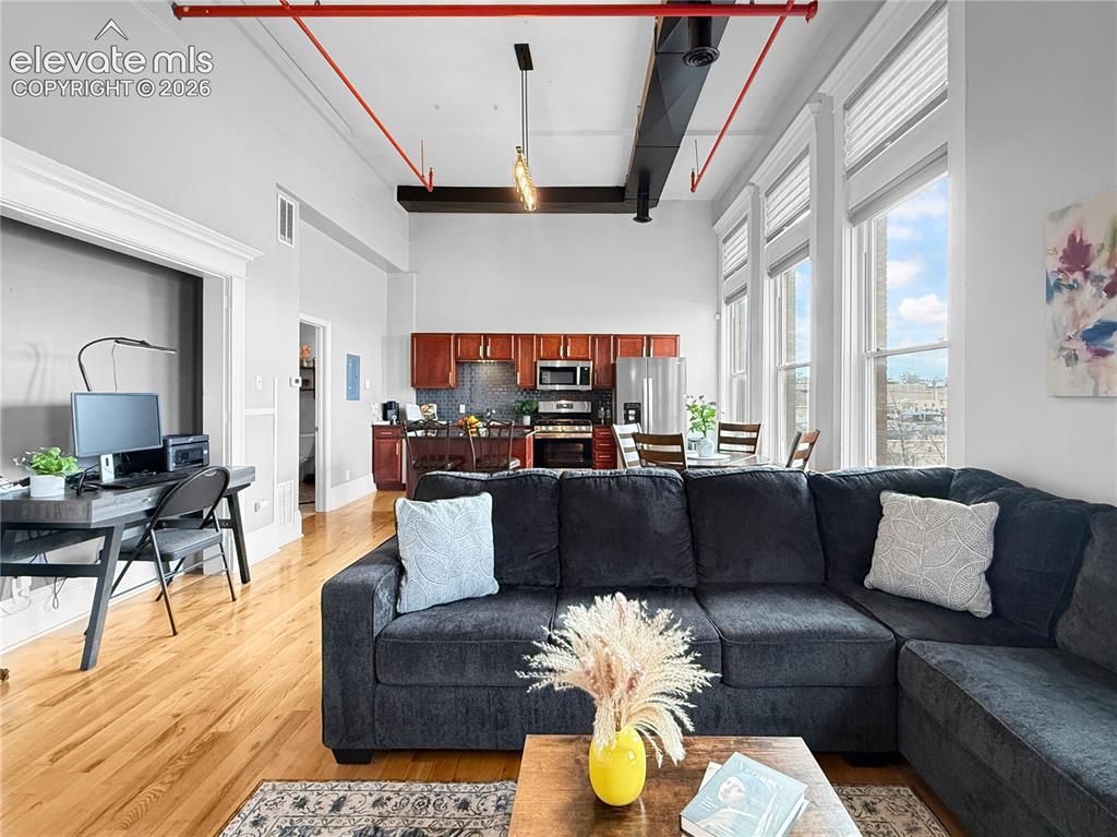 Image 4 of 12: Living Room