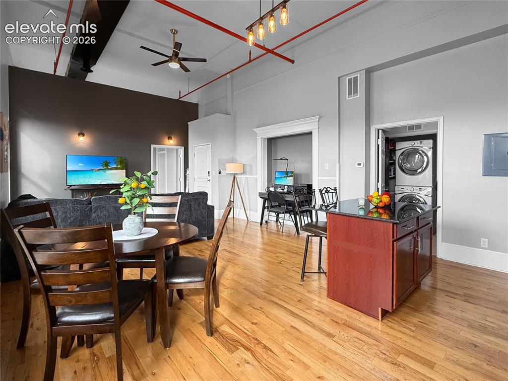 Image 6 of 12: Dining Area