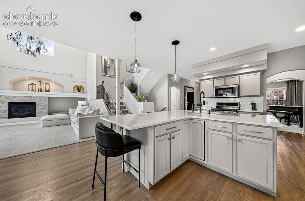 Image 11 of 50: Kitchen