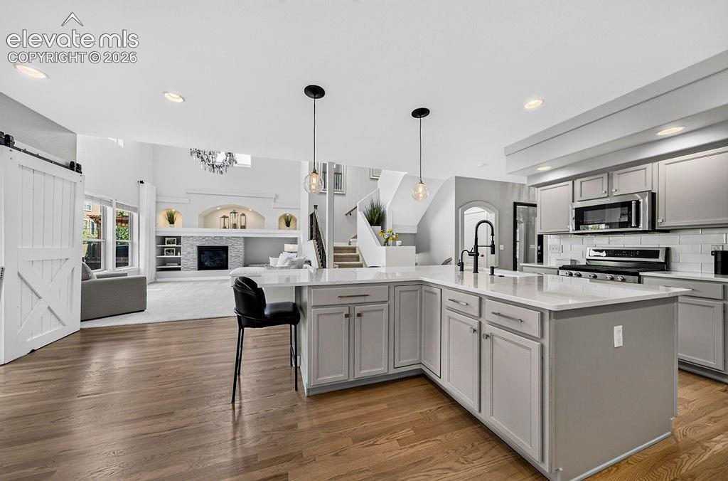 Image 12 of 50: Kitchen