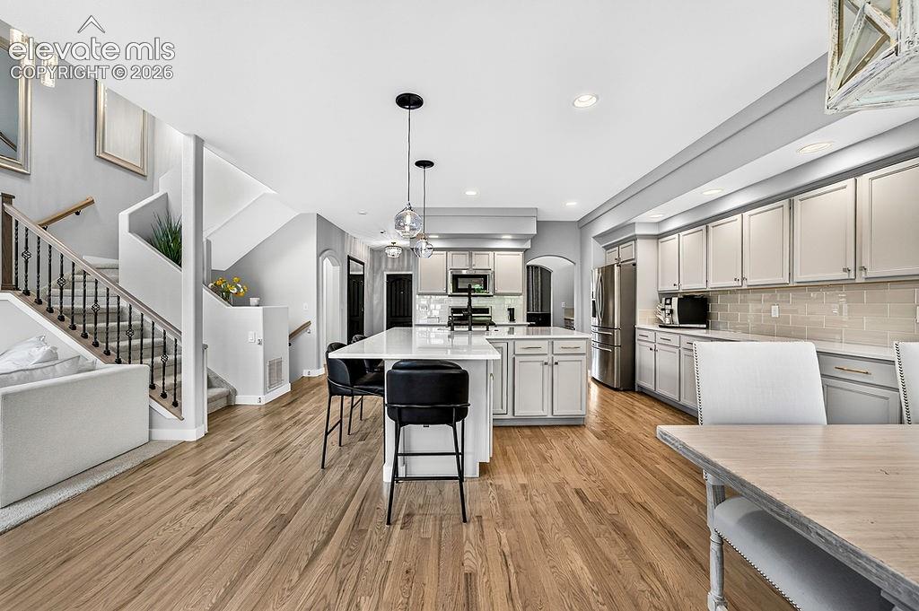 Image 16 of 50: Kitchen