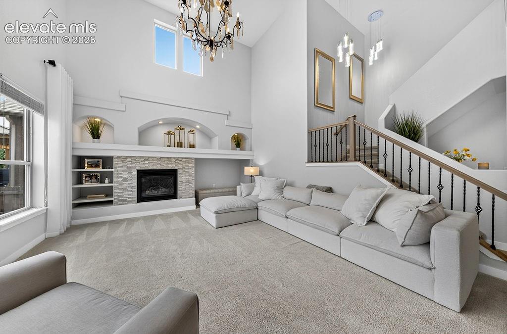 Image 19 of 50: Living Room