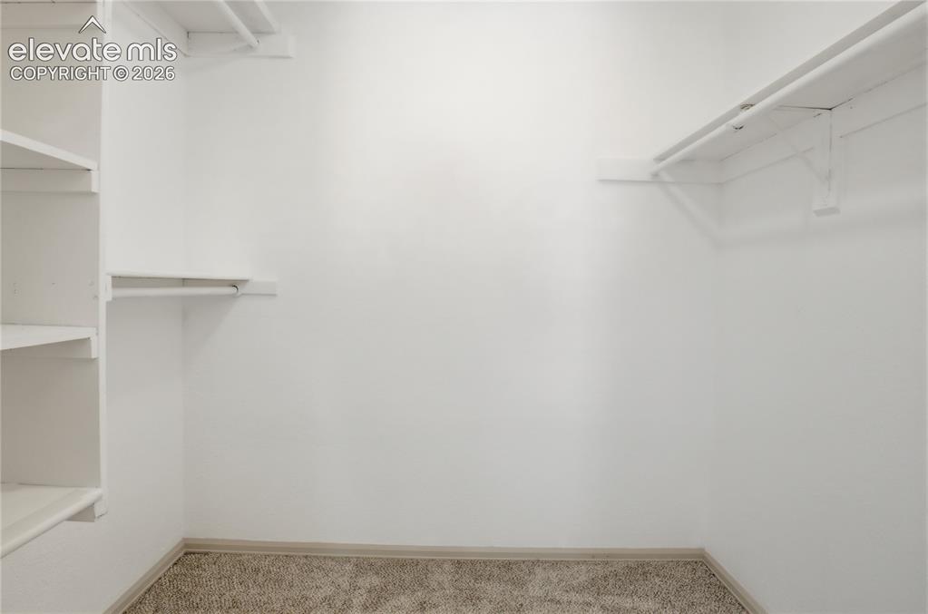 Image 19 of 25: Closet