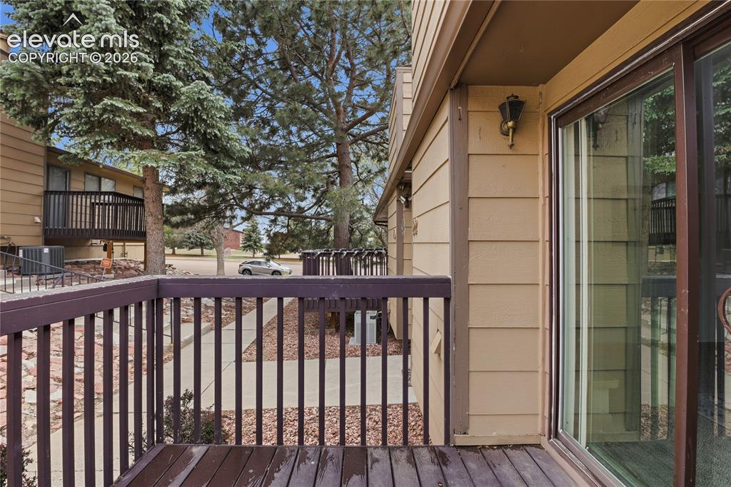 Image 4 of 25: Deck