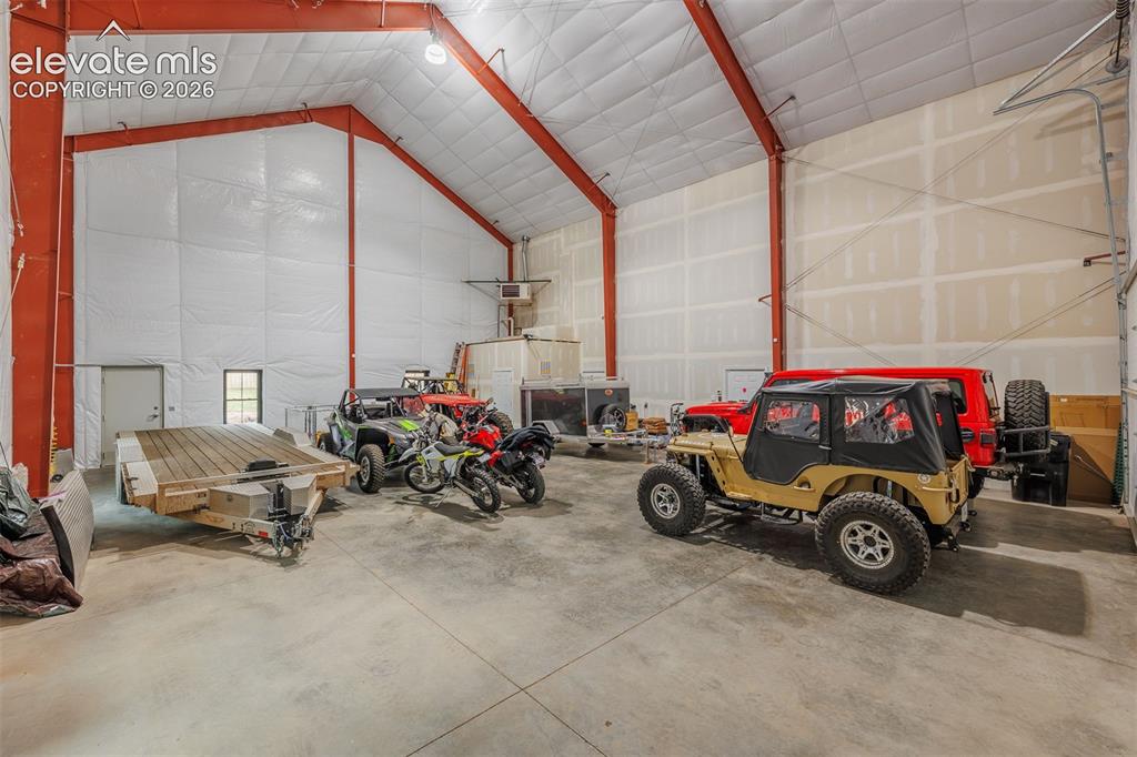Image 15 of 45: Garage