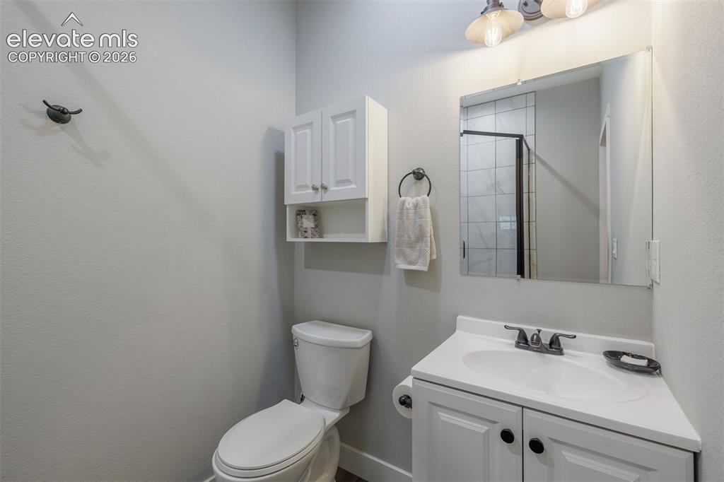 Image 17 of 45: Bathroom