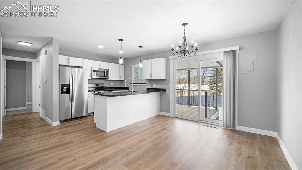 Image 7 of 37: Kitchen