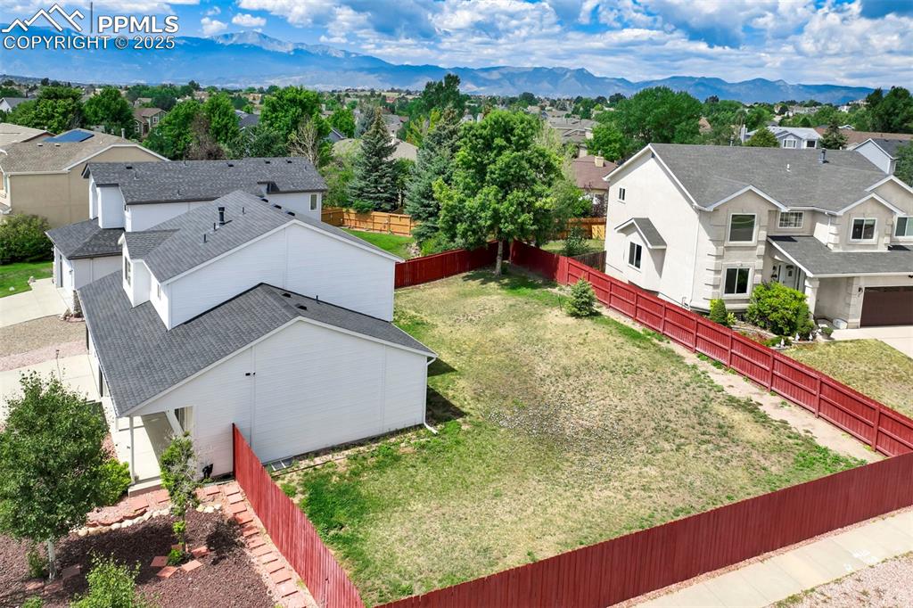 Image 45 of 48: Huge backyard