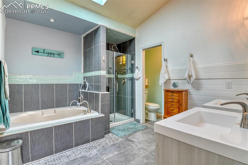 Image 21 of 38: Master Bathroom