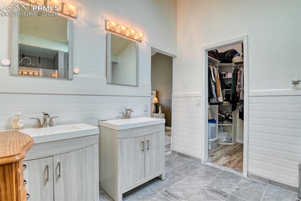 Image 23 of 38: Master Bathroom