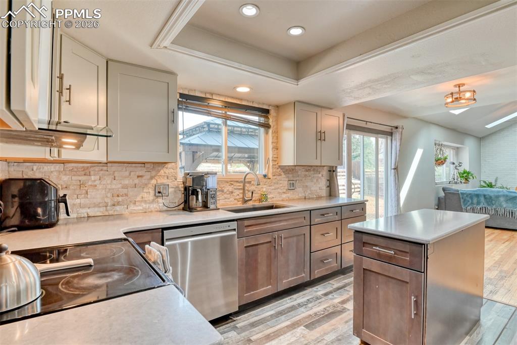 Image 5 of 38: Kitchen