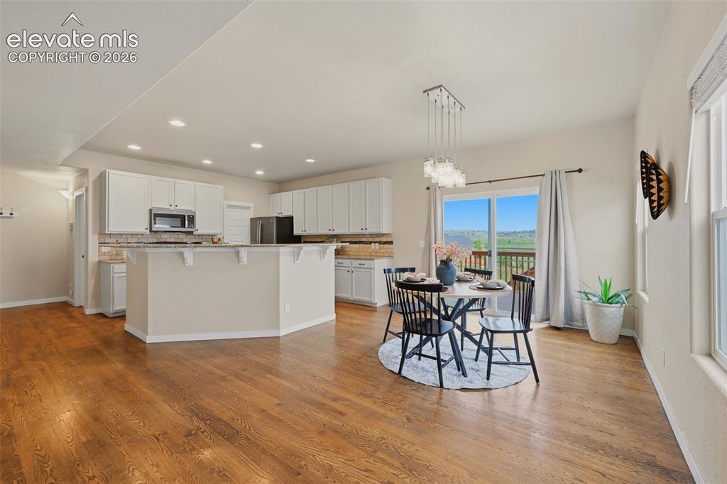 Image 12 of 45: Dining Area