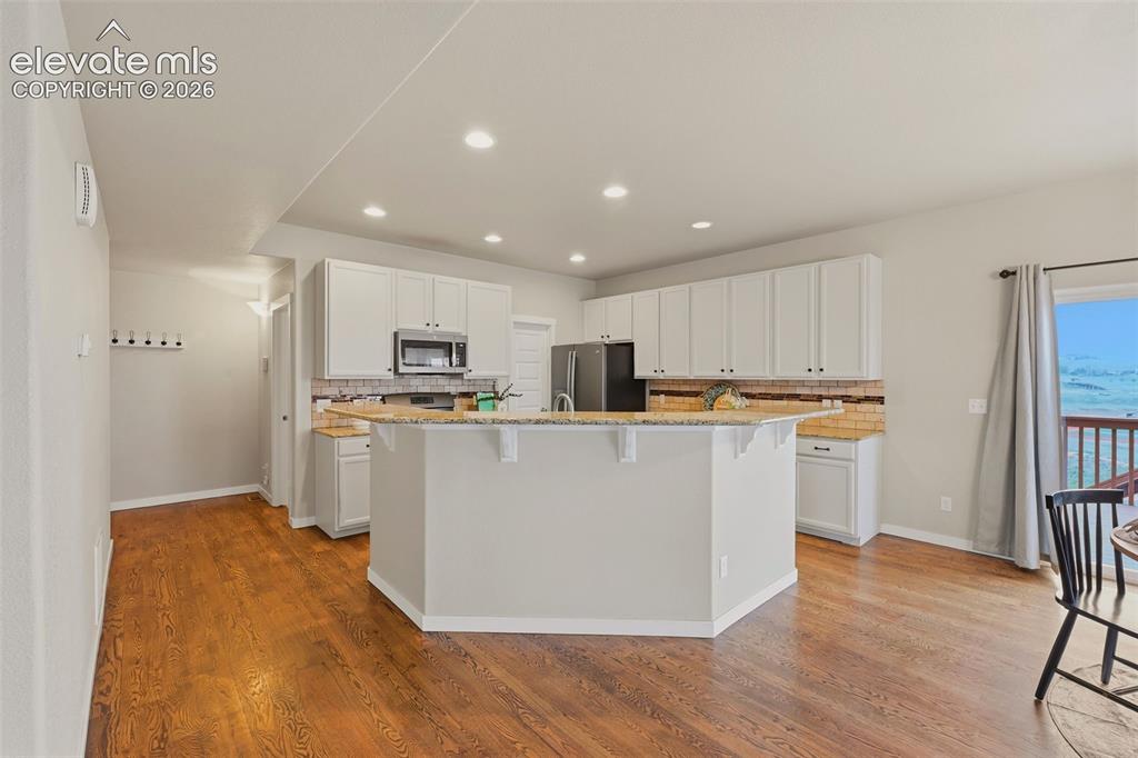 Image 13 of 45: Kitchen