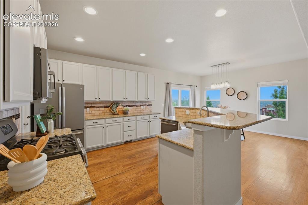 Image 14 of 45: Kitchen