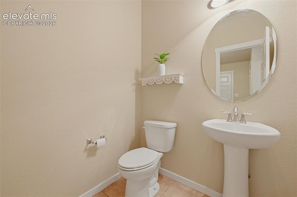Image 19 of 45: Main level 1/2 bath