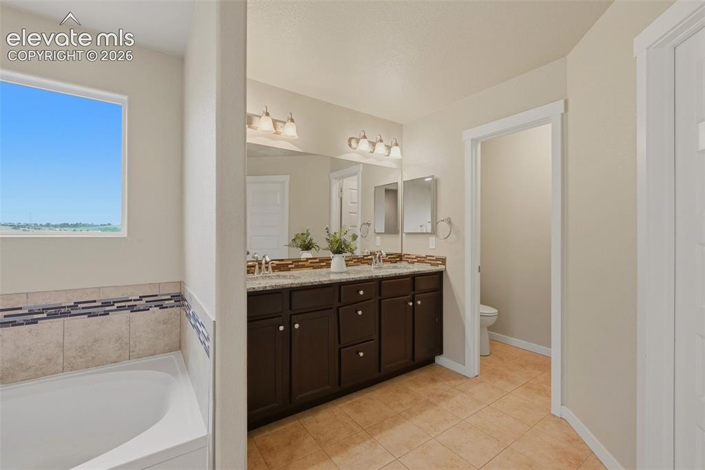 Image 26 of 45: Primary 5-piece bathroom