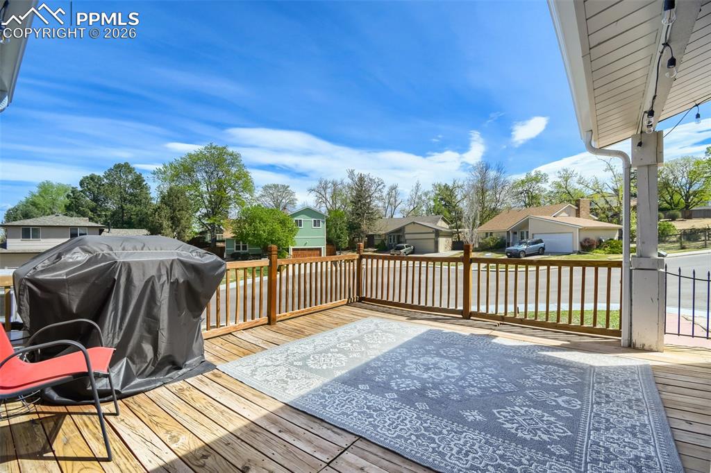 Image 14 of 36: Deck