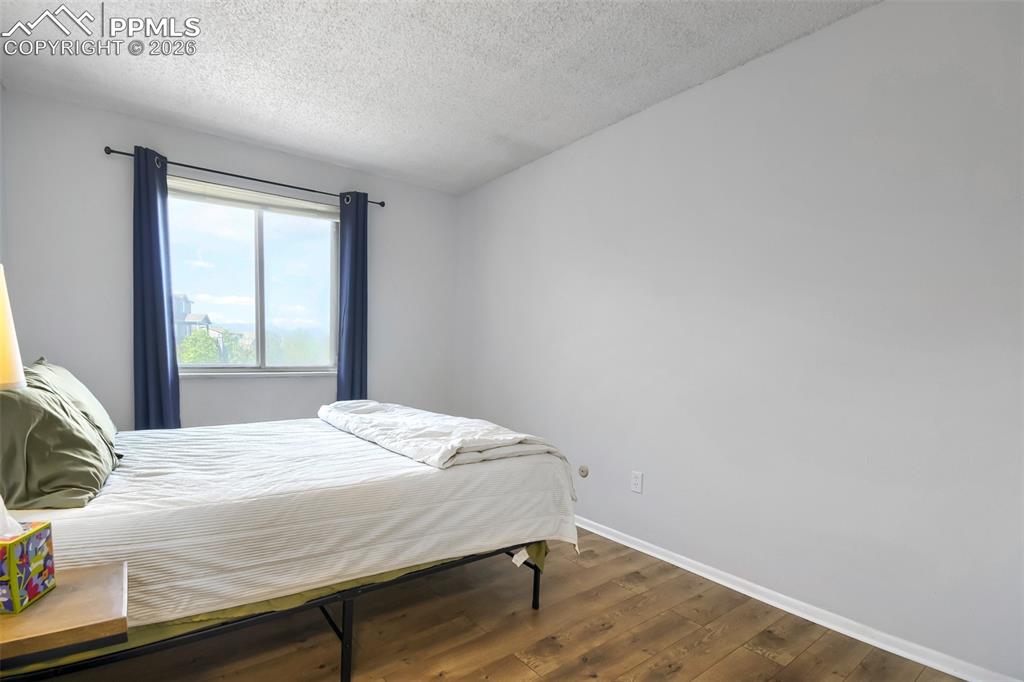 Image 15 of 36: Bedroom