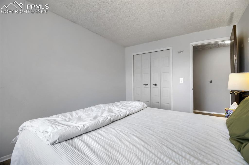 Image 16 of 36: Bedroom