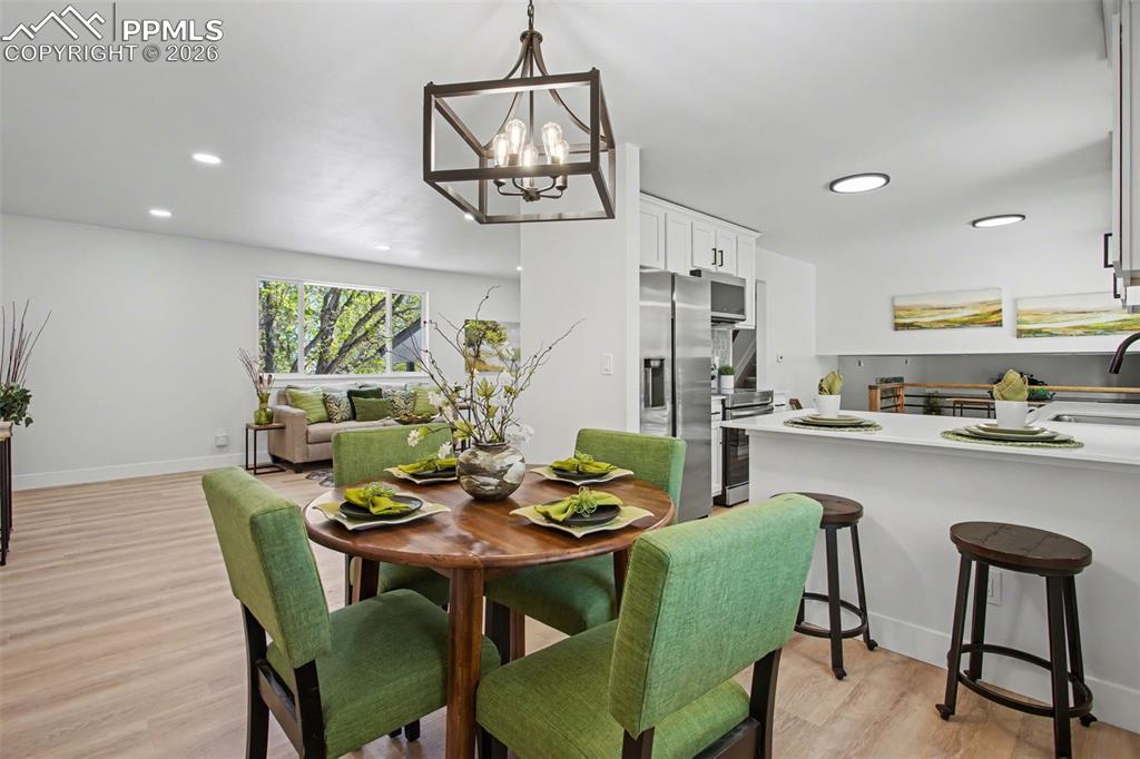 Image 10 of 47: Dining Area