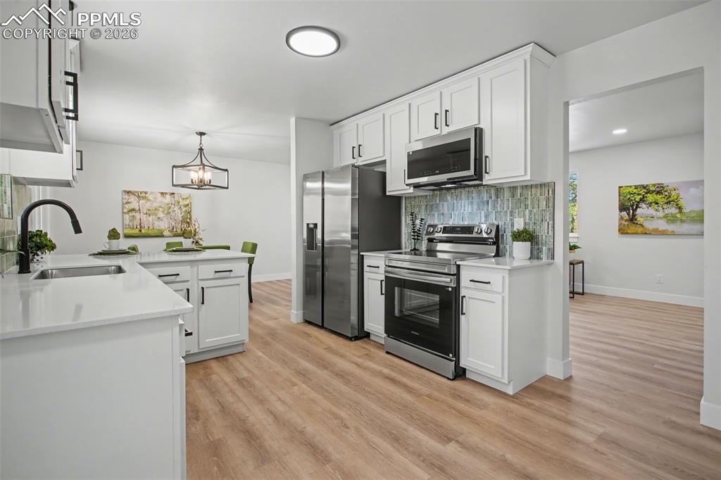 Image 16 of 47: Kitchen