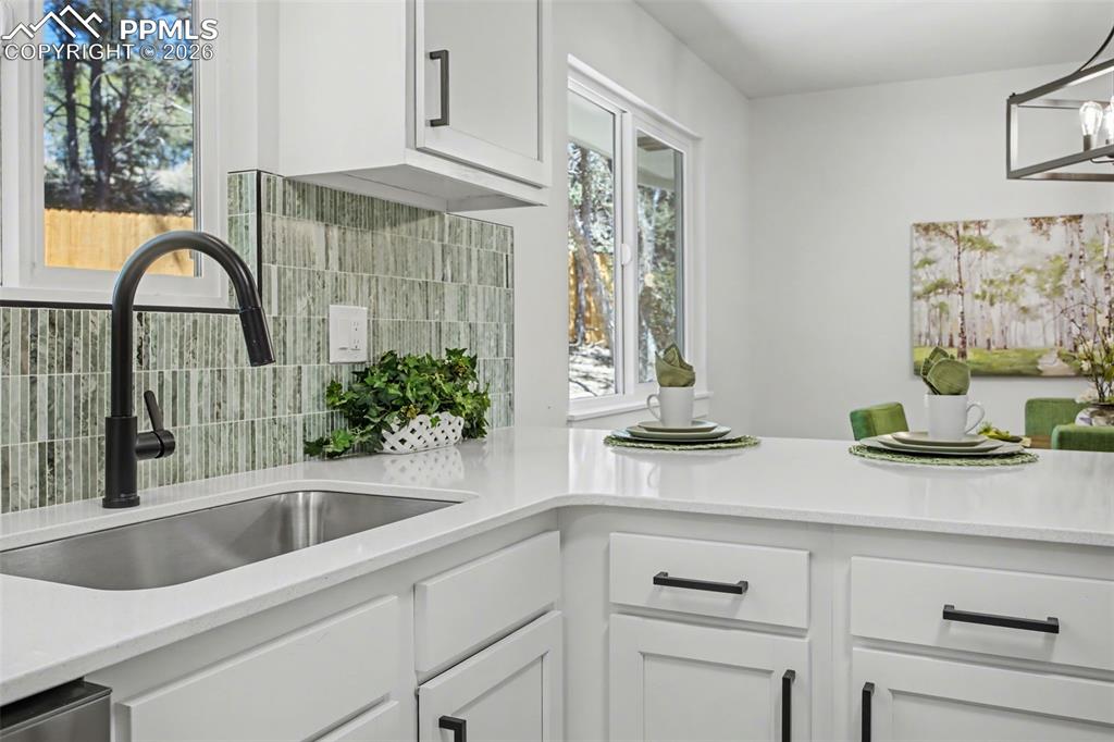 Image 17 of 47: Kitchen