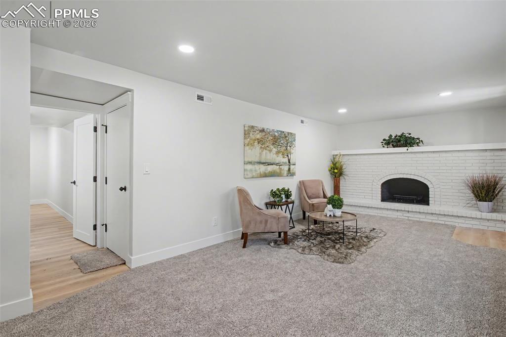 Image 19 of 47: Living Room