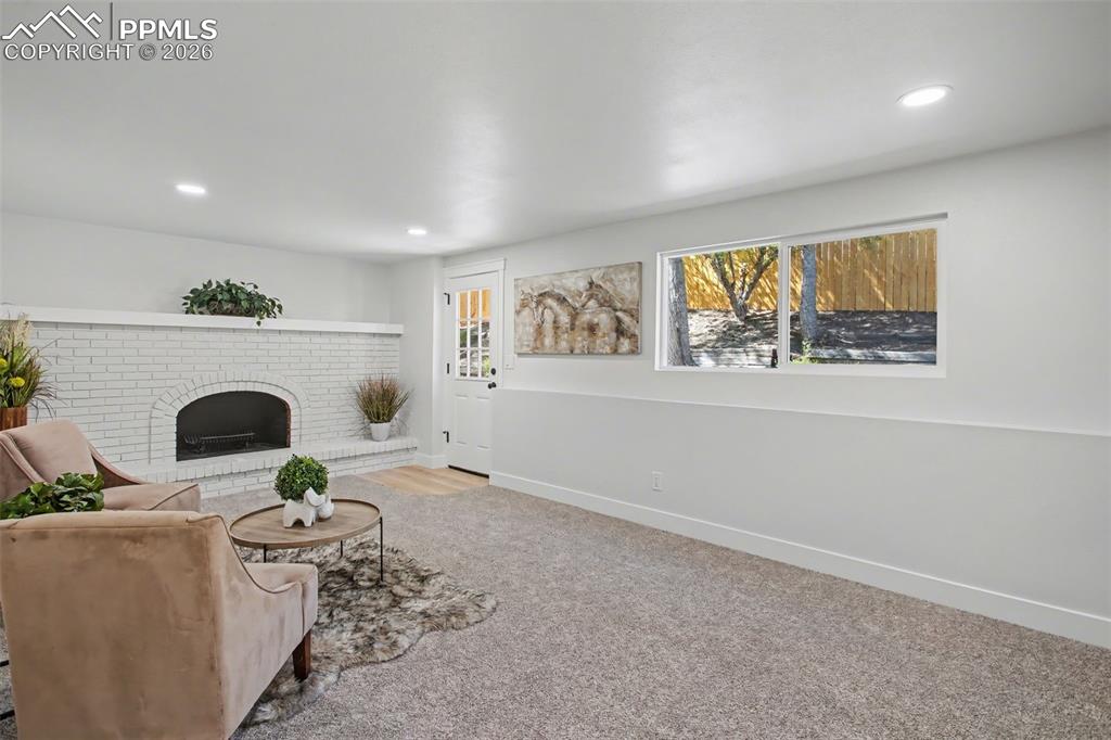 Image 21 of 47: Living Room