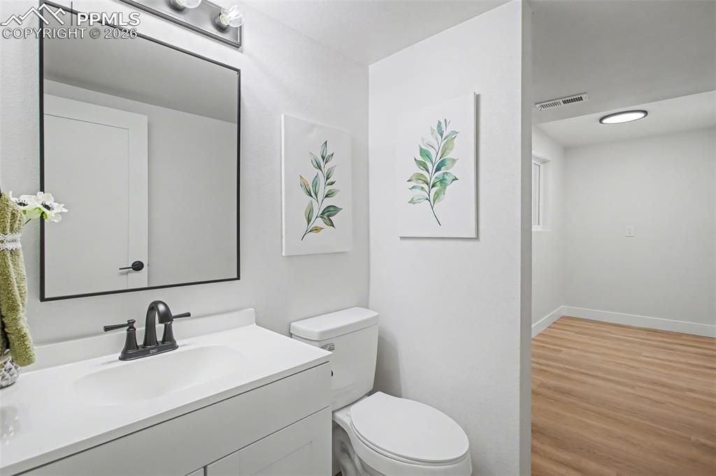 Image 39 of 47: Bathroom